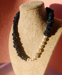 Collana di Perle di Bigiotteria con Seta Blu