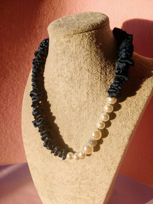 Collana di Perle di Bigiotteria con Seta Blu