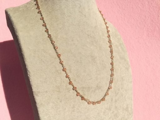 Collana Artigianale all'Uncinetto con Piccoli Cristalli Bicono Rosa Antico