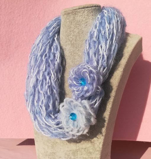 Collana Azzurra di Lana con Fiori, Scaldacollo Artigianale con Misto Lana e Mohair