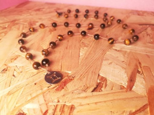 Collana del Segno Zodiacale dei Gemelli con Ciondolo color Argento, Pietre Dure di Occhio di Tigre e Cordino Marrone