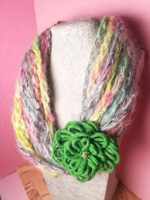 Collana di Lana Scaldacollo da Donna Colorata con 1 Fiore Verde in Lana, Invernale ed Artigianale