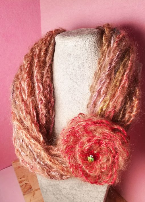 Collana di Lana Scaldacollo da Donna con Grande Fiore, Bijou Invernale Artigianale