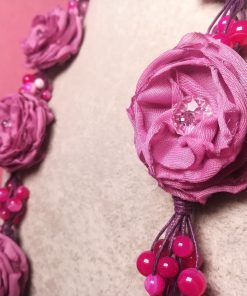 Collana Rosa Floreale Artigianale con Pietre Dure Fucsia, Elegante e Particolare