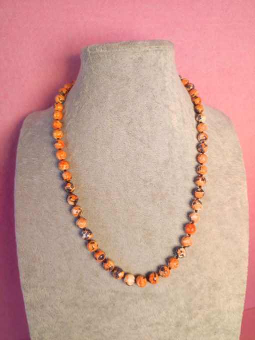 Collana in Pietre Dure di Diaspro Arancione con cordino marrone, semplice ed elegante